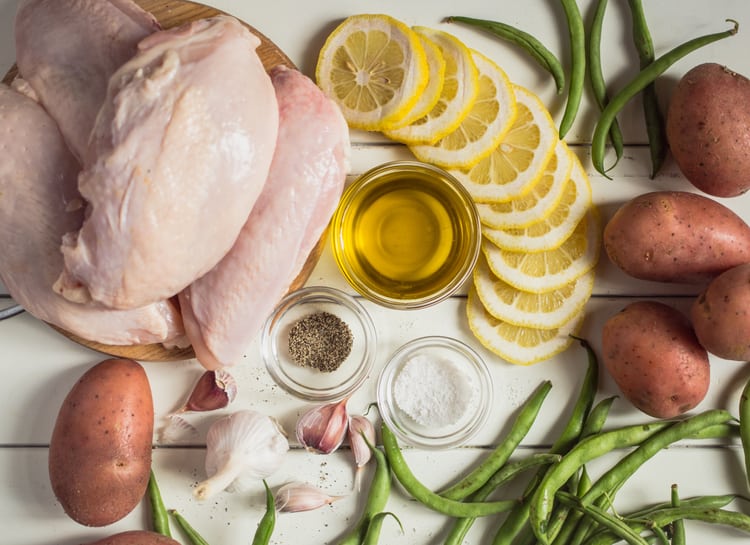 Meals in Minutes: Pan-Roasted Chicken With Lemon-Garlic Green Beans #recipe #chicken